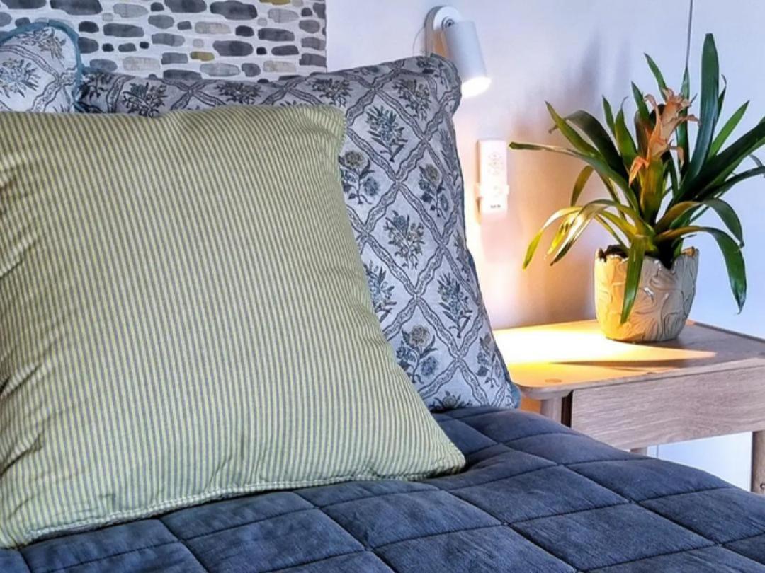 The Dragon Tree Guesthouse Калк Бей Екстериор снимка
