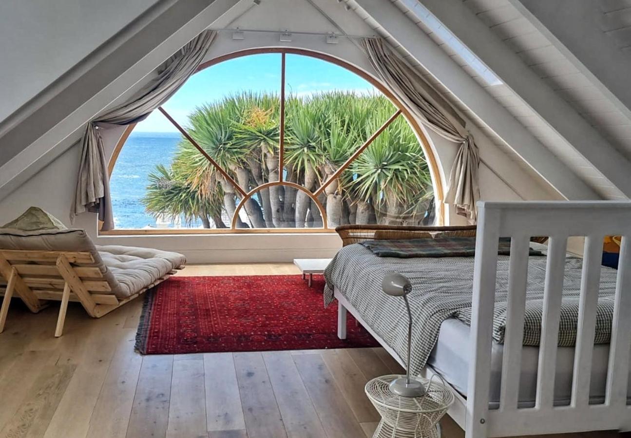 The Dragon Tree Guesthouse Калк Бей Екстериор снимка