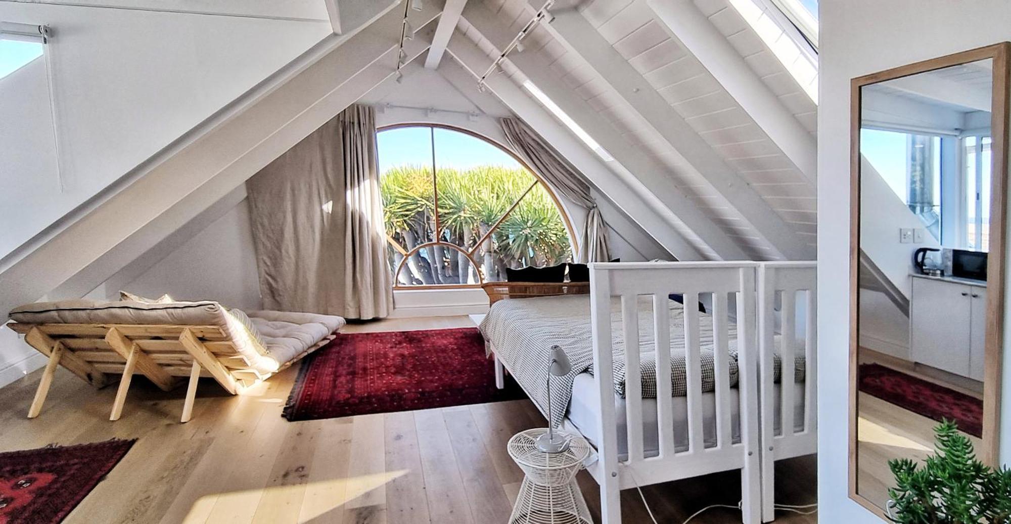 The Dragon Tree Guesthouse Калк Бей Екстериор снимка