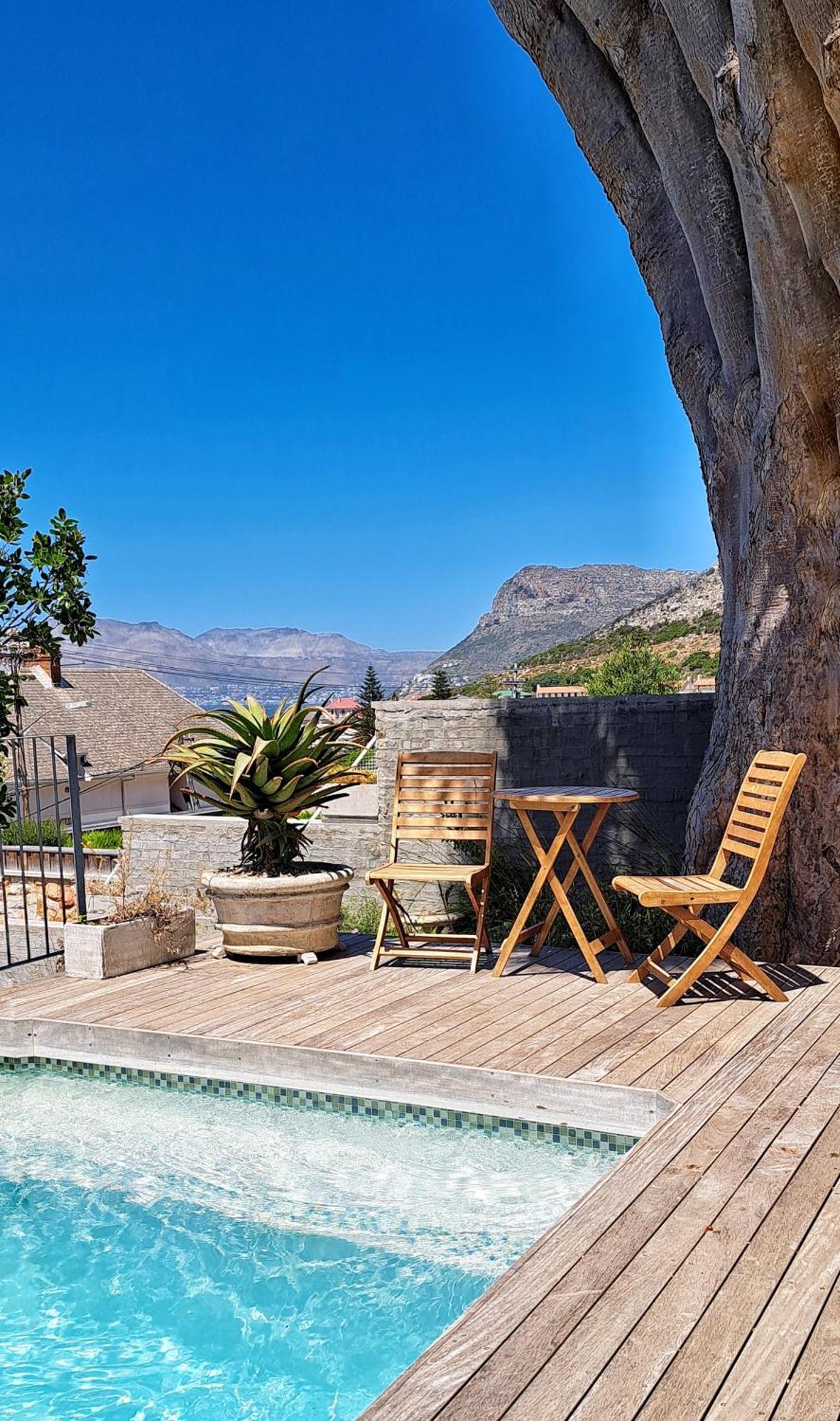 The Dragon Tree Guesthouse Калк Бей Екстериор снимка